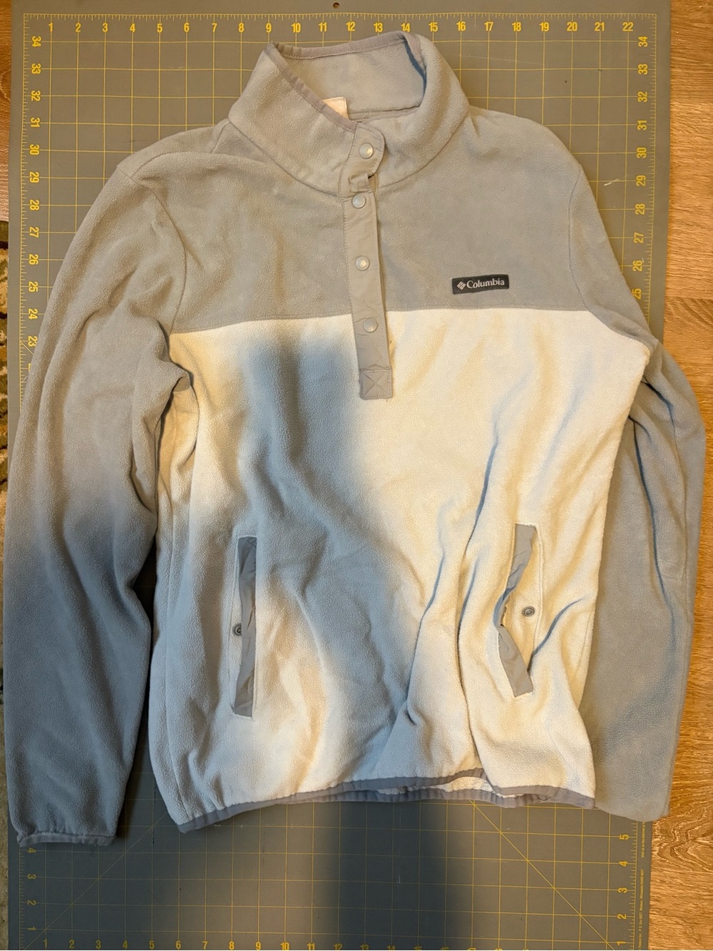 Columbia Two-Tone Gray and Cream Snap Fleece Pullover